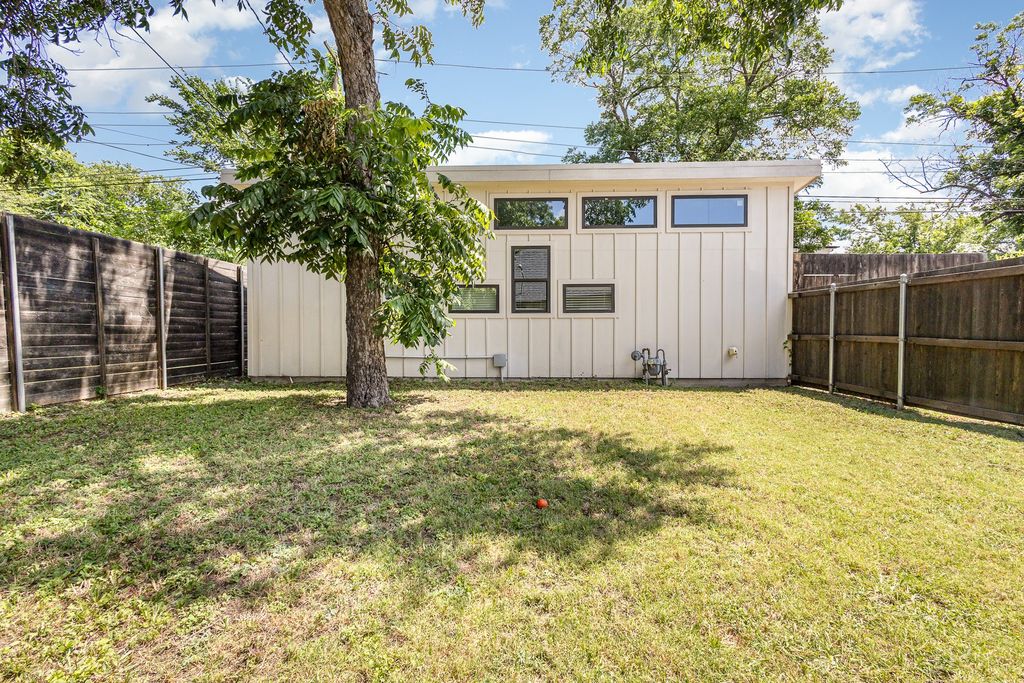 1030 Mount Auburn Avenue B, Dallas, TX 75223
