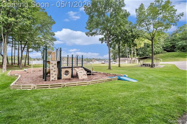 3650 Honors Way, Howell, MI 48843