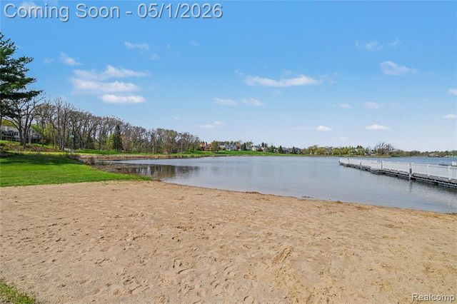 3650 Honors Way, Howell, MI 48843