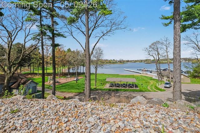 3650 Honors Way, Howell, MI 48843