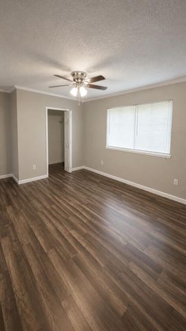 5408 Parkview Drive, Haltom City, TX 76148