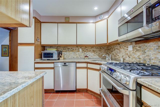 67-118 Dartmouth Street, Forest Hills, NY 11375