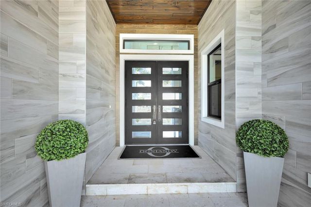 1110 Lenox CT, Cape Coral, FL 33904