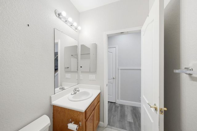 8252 Crichton Way, Elk Grove, CA 95758