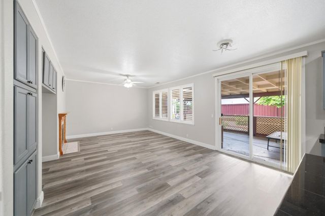 8252 Crichton Way, Elk Grove, CA 95758