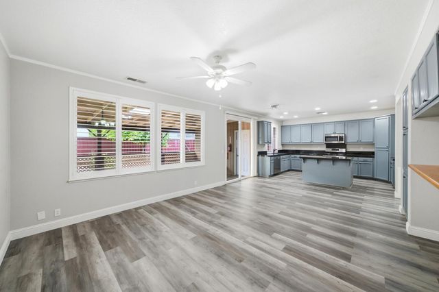 8252 Crichton Way, Elk Grove, CA 95758