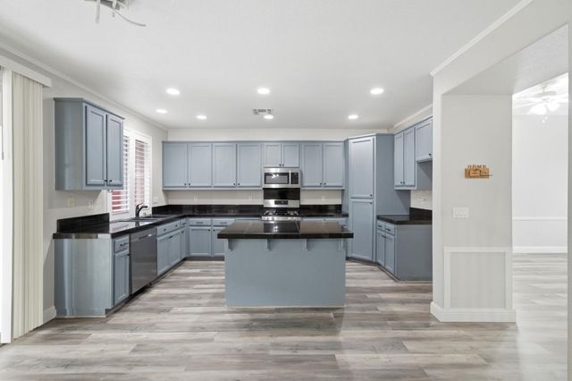 8252 Crichton Way, Elk Grove, CA 95758