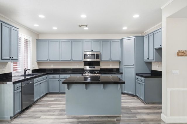 8252 Crichton Way, Elk Grove, CA 95758