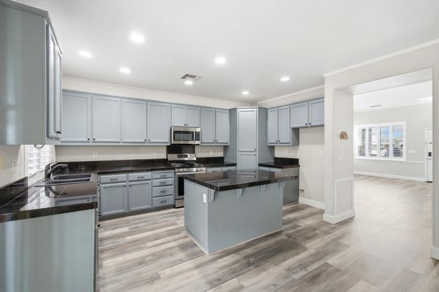 8252 Crichton Way, Elk Grove, CA 95758