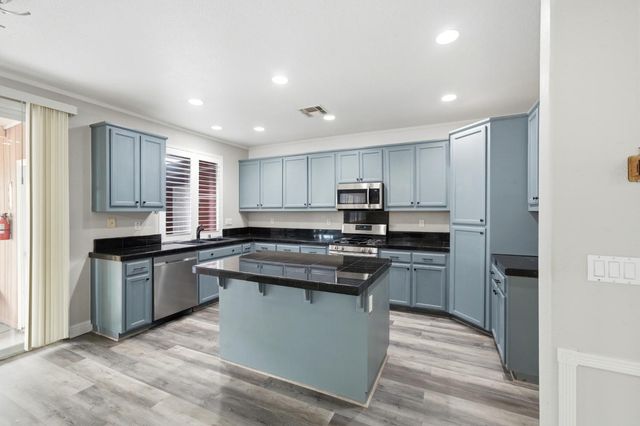 8252 Crichton Way, Elk Grove, CA 95758