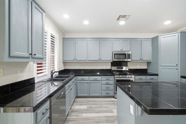 8252 Crichton Way, Elk Grove, CA 95758