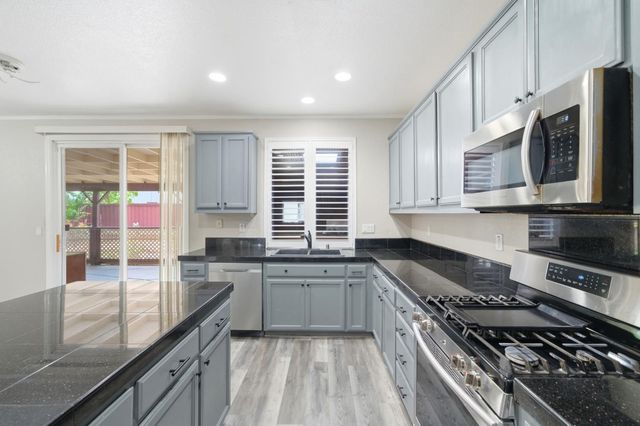 8252 Crichton Way, Elk Grove, CA 95758