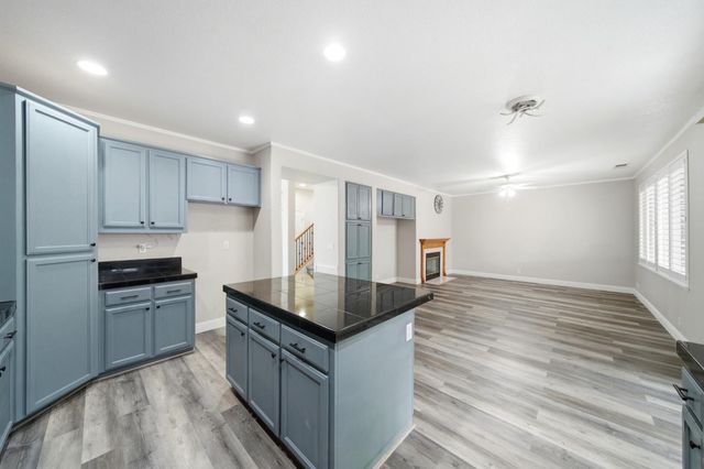 8252 Crichton Way, Elk Grove, CA 95758