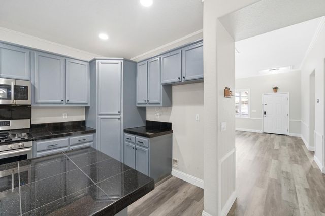 8252 Crichton Way, Elk Grove, CA 95758