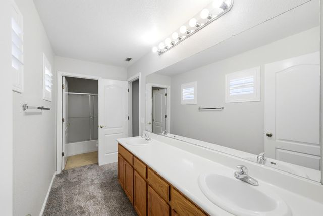 8252 Crichton Way, Elk Grove, CA 95758