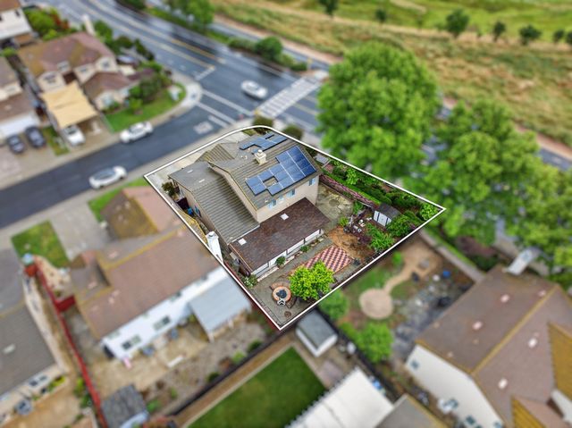 8252 Crichton Way, Elk Grove, CA 95758