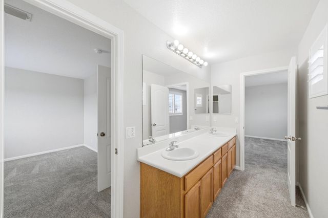 8252 Crichton Way, Elk Grove, CA 95758