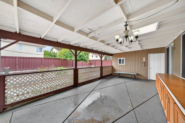 8252 Crichton Way, Elk Grove, CA 95758