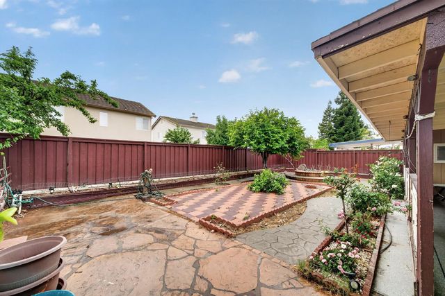 8252 Crichton Way, Elk Grove, CA 95758