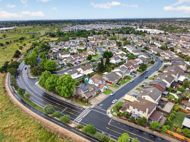 8252 Crichton Way, Elk Grove, CA 95758