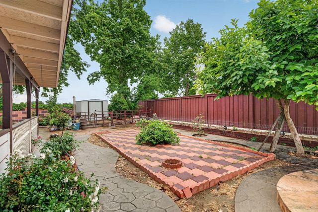 8252 Crichton Way, Elk Grove, CA 95758