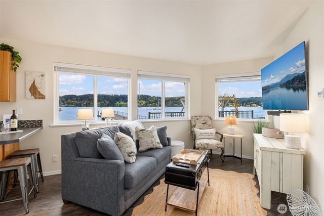 18211 Fjord Drive NE, Poulsbo, WA 98370