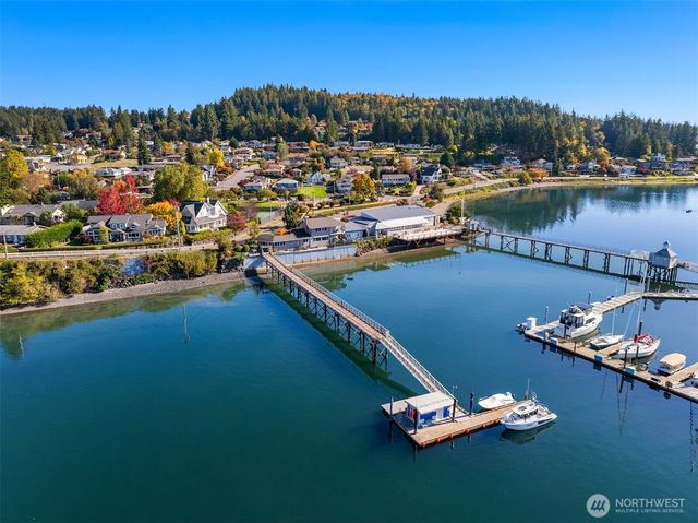 18211 Fjord Drive NE, Poulsbo, WA 98370