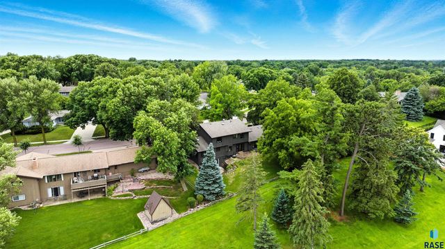 1808 E Edgewood Rd, Sioux Falls, SD 57103