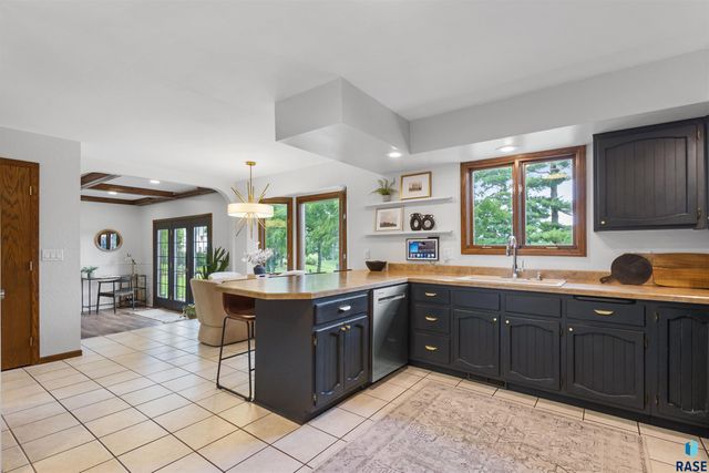 1808 E Edgewood Rd, Sioux Falls, SD 57103