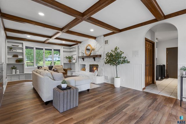 1808 E Edgewood Rd, Sioux Falls, SD 57103
