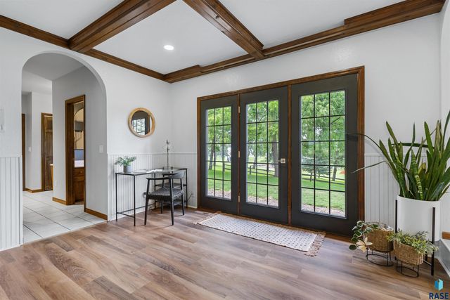 1808 E Edgewood Rd, Sioux Falls, SD 57103