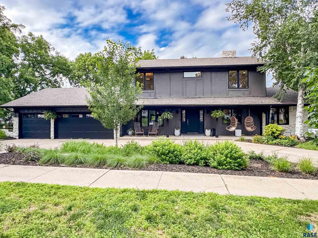 1808 E Edgewood Rd, Sioux Falls, SD 57103