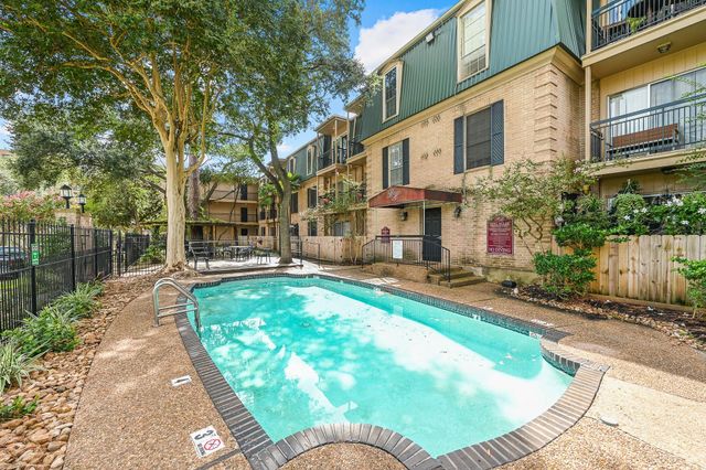 4515 Briar Hollow Place 312, Houston, TX 77027