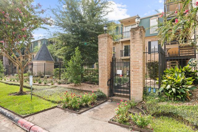 4515 Briar Hollow Place 312, Houston, TX 77027