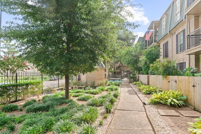 4515 Briar Hollow Place 312, Houston, TX 77027