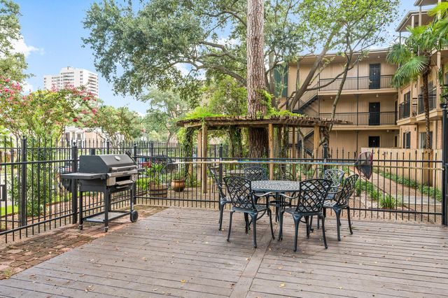 4515 Briar Hollow Place 312, Houston, TX 77027