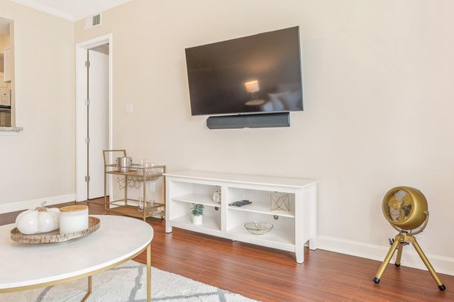 4515 Briar Hollow Place 312, Houston, TX 77027