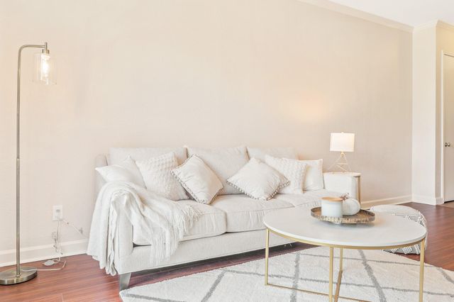 4515 Briar Hollow Place 312, Houston, TX 77027