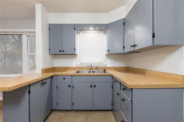 10803 E 60 Terrace, Raytown, MO 64133