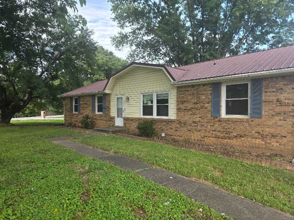 2142 Old Russellville Pike, Clarksville, TN 37043