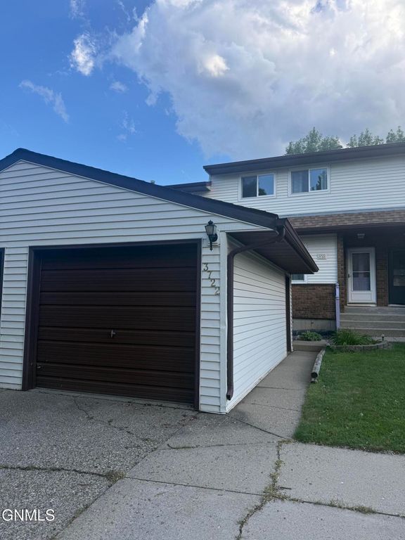 3722 Renee Drive, Bismarck, ND 58503 photo 2