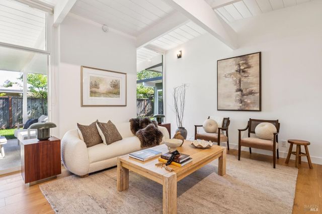 711 Del Ganado Rd, San Rafael, CA 94903