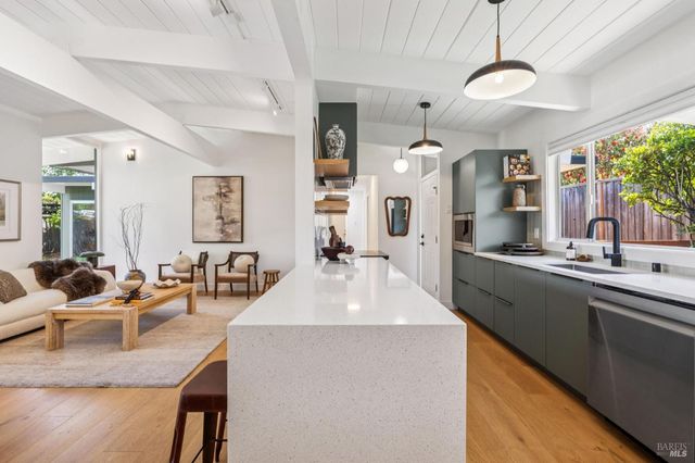 711 Del Ganado Rd, San Rafael, CA 94903