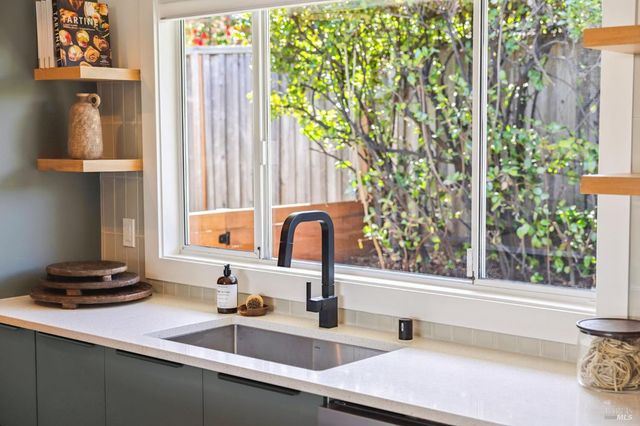 711 Del Ganado Rd, San Rafael, CA 94903