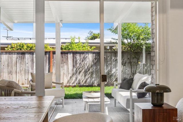 711 Del Ganado Rd, San Rafael, CA 94903