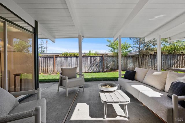 711 Del Ganado Rd, San Rafael, CA 94903