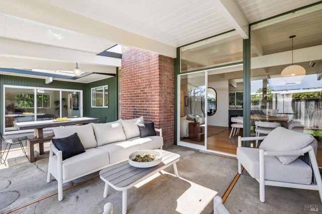 711 Del Ganado Rd, San Rafael, CA 94903