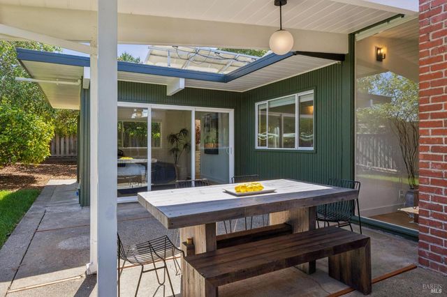 711 Del Ganado Rd, San Rafael, CA 94903