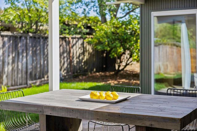 711 Del Ganado Rd, San Rafael, CA 94903