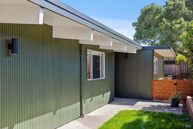 711 Del Ganado Rd, San Rafael, CA 94903